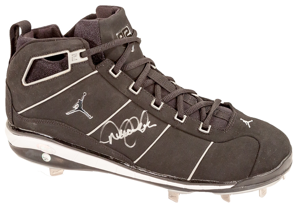 Derek Jeter Autographed Nike Cleat